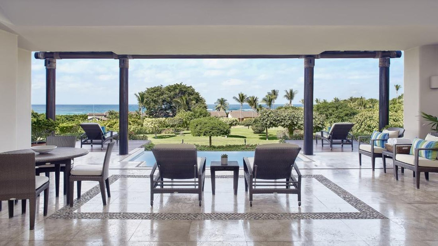 La terrasse d'une villa du Four Seasons Resort Punta Mita, ouverte sur le jardin et l'océan