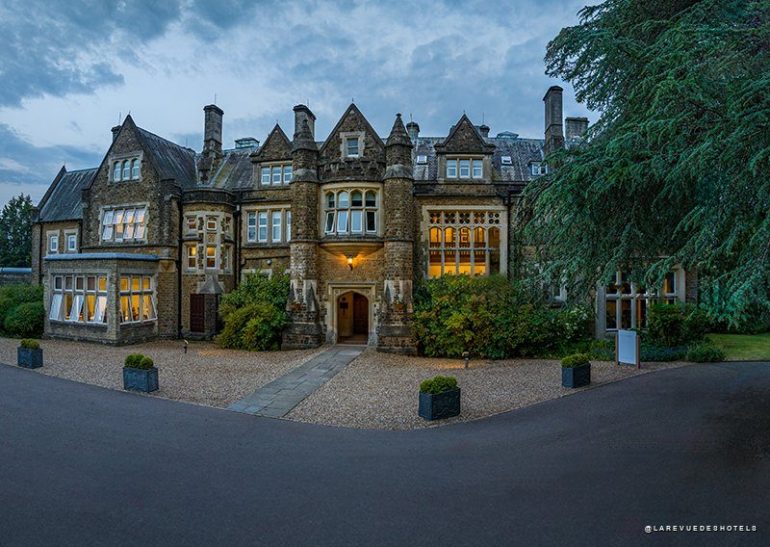 L&rsquo;hôtel Hartsfield Manor, décor de la série Slow Horses, va devenir une retraite de luxe signée PLP Architecture