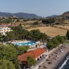 Vue aérienne de l'hôtel Aphrodite, sur le littoral de Molyvos, à Lesbos