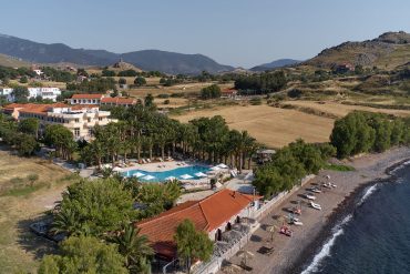Vue aérienne de l'hôtel Aphrodite, sur le littoral de Molyvos, à Lesbos