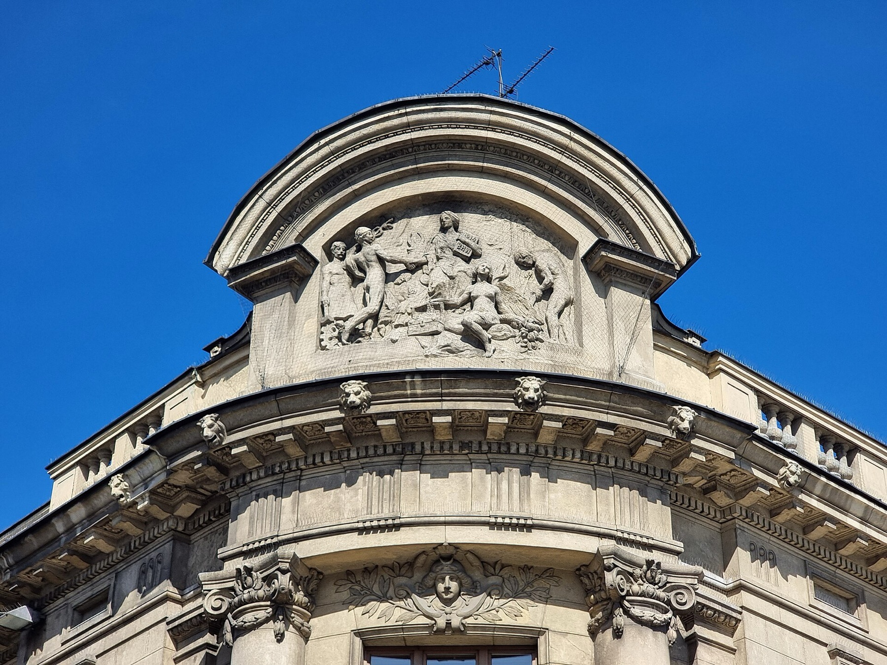 Façade néobaroque de l'ancienne Bank Handlowy de Kalisz, futur hôtel