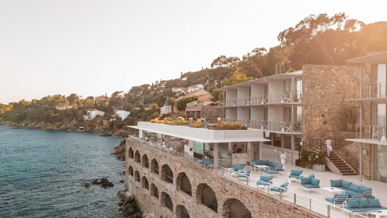 Hôtel Les Roches in Le Lavandou: Eine Legende der Côte d’Azur erwacht am Meer zu neuem Leben