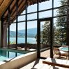 Le bassin panoramique de l'Auberge du Père Bise, meilleur hôtel spa du lac d'Annecy
