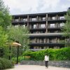 La façade du Lodge Park Hotel & Spa à Soldeu, en Andorre, l'été
