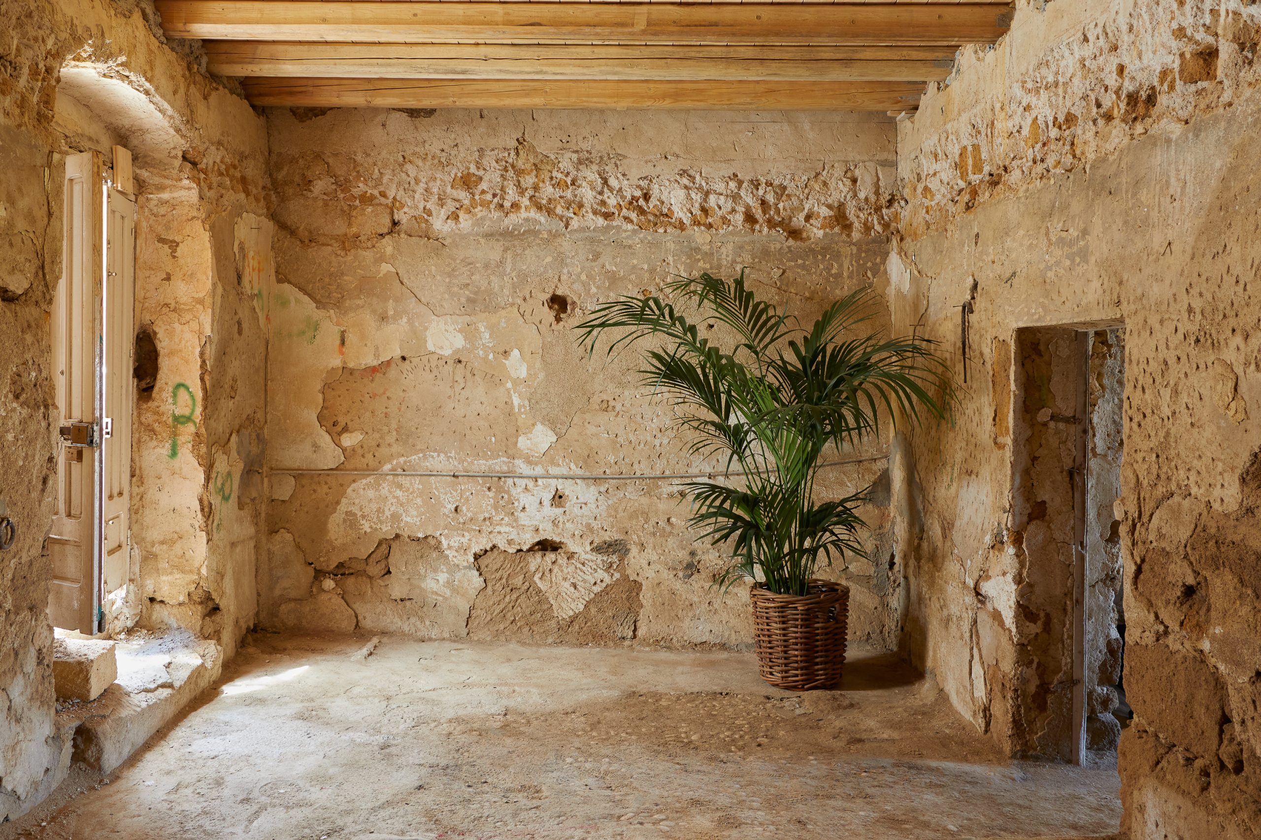 Un mur de pierre appareillée conservé apparent dans la maison de Sambuca