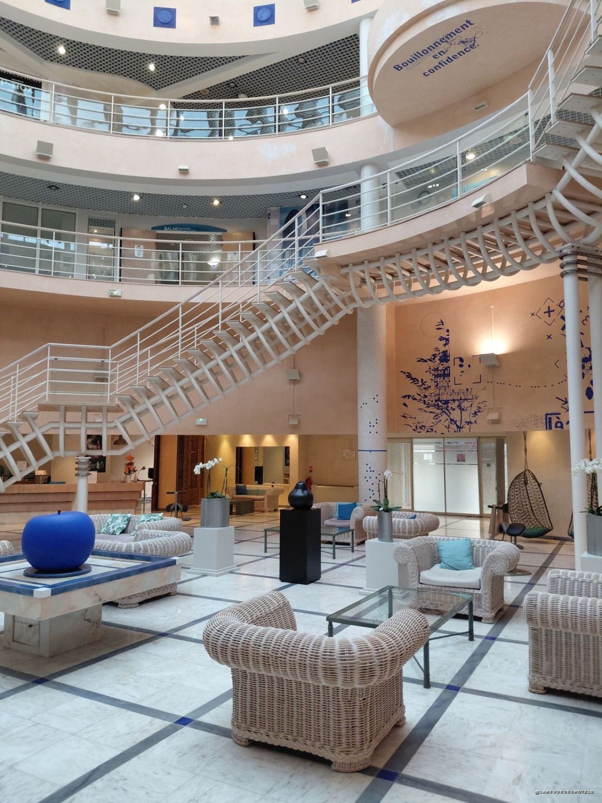 L'atrium du spa thermal des Célestins, 7 500 m² et 44 cabines de soins