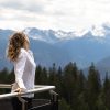 La vue sur les Alpes valaisannes depuis une terrasse du Crans Ambassador