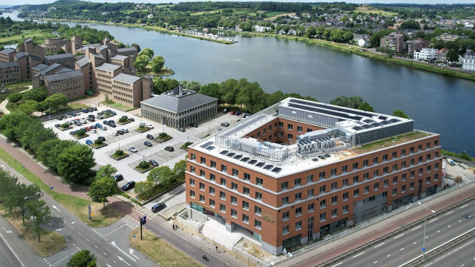 Le chantier du Van der Valk Exclusief Maastricht-Maas, sur les rives de la Meuse