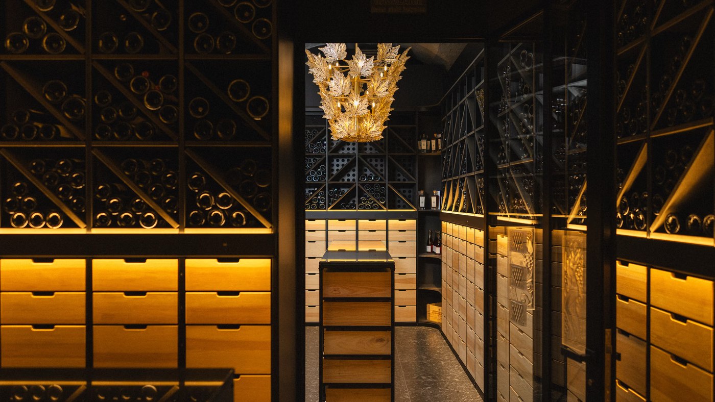 La cave de la Villa Florhof, habillée de panneaux de cristal Lalique