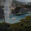 Les bassins et les pavillons au toit végétalisé du lagon géothermique Reykjaböð, en Islande