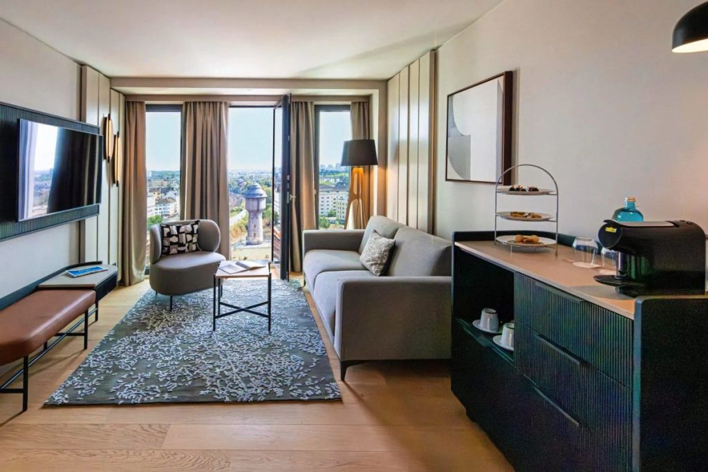 L&rsquo;Atlantic Hotel Frankfurt ouvre dans la tour Sparda-Bank, 373 chambres à l&rsquo;Europaviertel