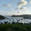 La baie de Vinh Hy au Vietnam, son village de pêcheurs et ses collines