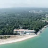 Vue aérienne du Bel Hôtel Oléron Thalasso & Spa, MGallery, entre la forêt et la plage de Gatseau, à Saint-Trojan-les-Bains