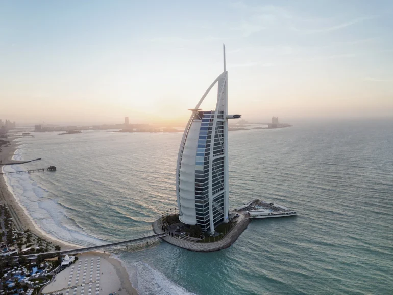 L’hôtel Burj Al Arab à Dubaï, fermé pour restauration jusqu’à fin 2027 : ce qu’il faut savoir, notre guide complet