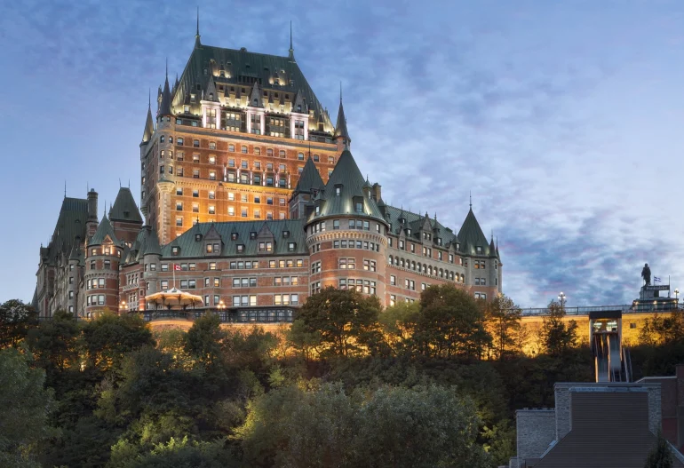 L’hôtel Château Frontenac à Québec : prix des chambres, suites, visites et histoire, notre guide complet 2026