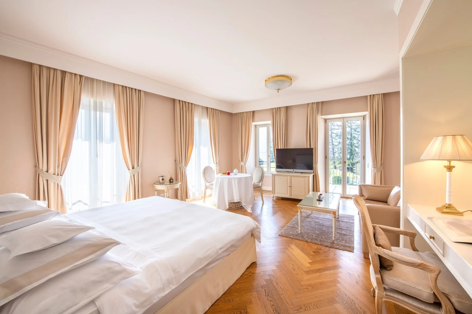 Une chambre du Château de la Clinique La Prairie