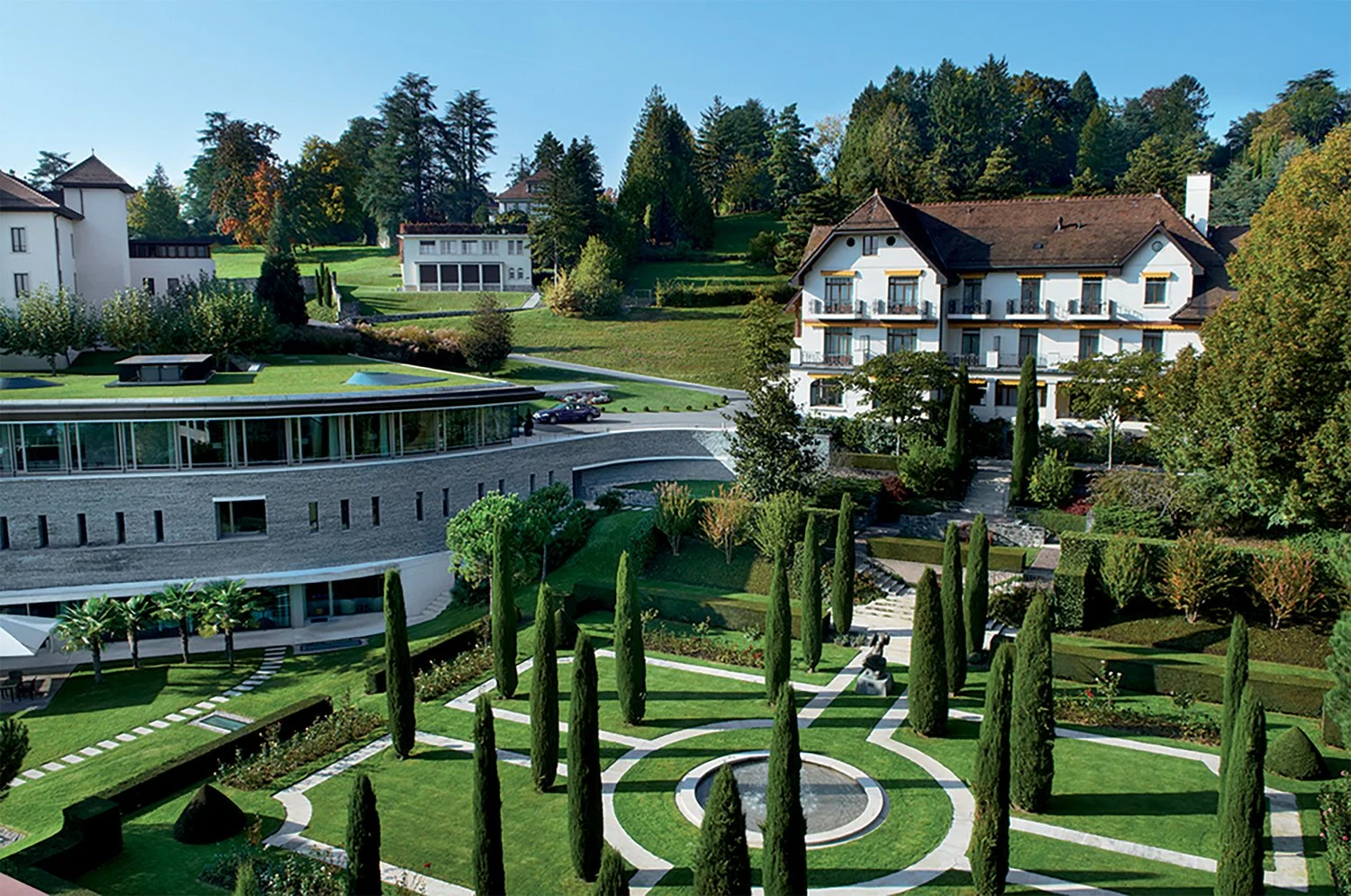 Le Château de la Clinique La Prairie et ses jardins à la française, à Clarens