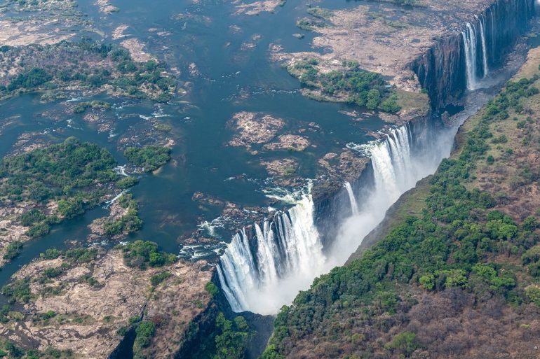 Les chutes Victoria au Zimbabwe, où Emaar Properties étudie des hôtels de luxe