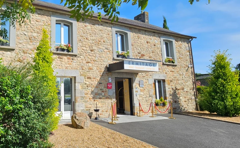La villa en pierre de L'Ermitage Mont Saint-Michel, hôtel 5 étoiles à Beauvoir