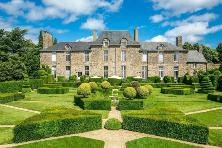 Le château de la Ballue et ses jardins à la française, étape de l'itinéraire normand d'Esprit de France