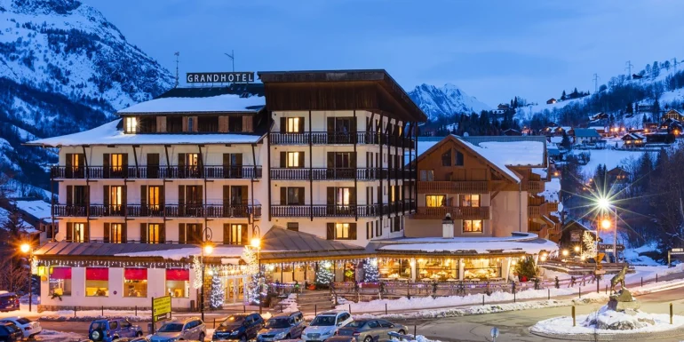Le Grand Hôtel de Valloire et du Galibier vise cinq étoiles : 43 chambres et un espace bien-être de 300 m² pour l’hiver 2028-2029