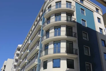 La façade du Grand Oca Musa Hotel & Spa à Porto, en fin de chantier