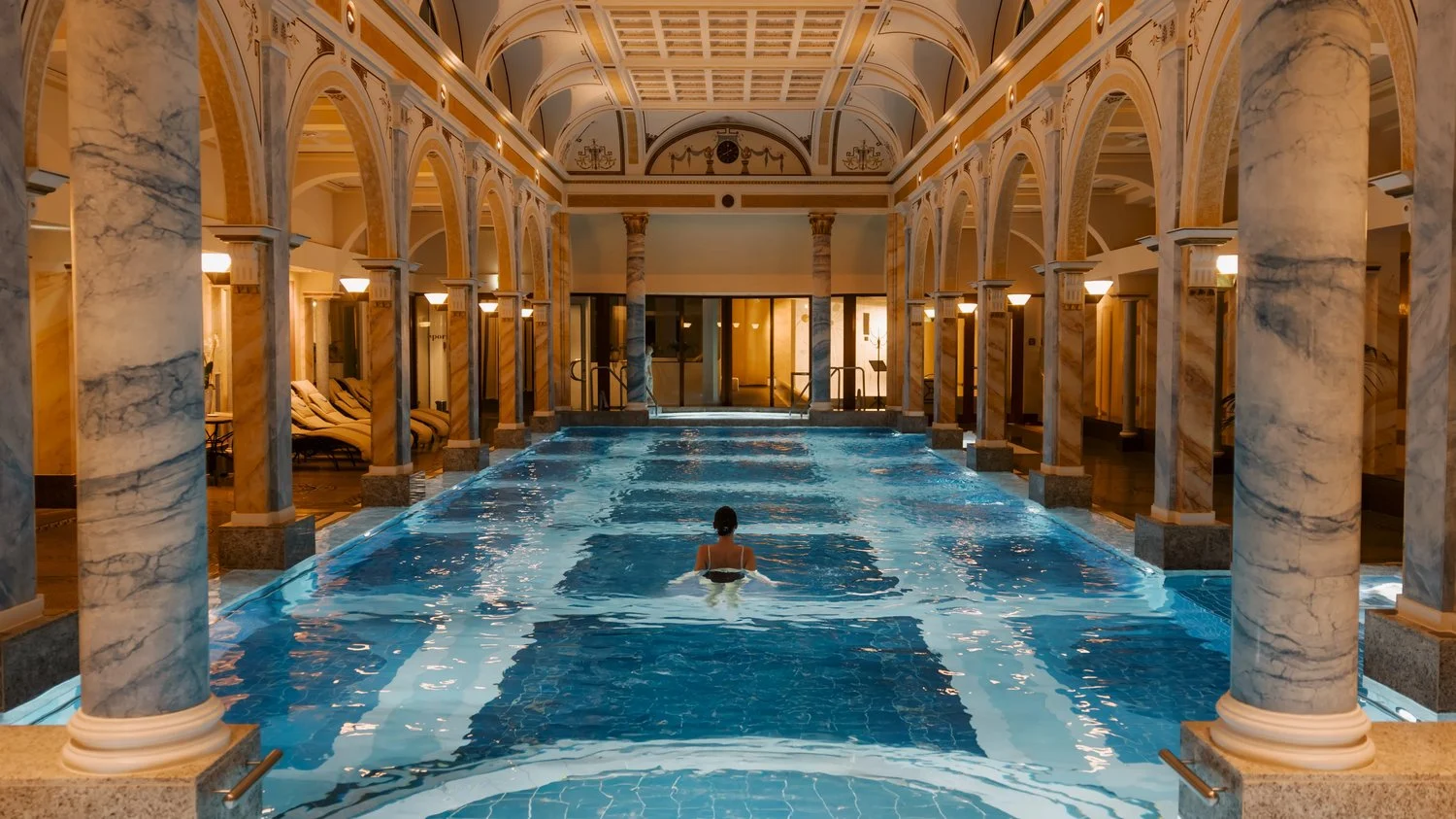 Le bassin thermal à colonnes du Grand Resort Bad Ragaz