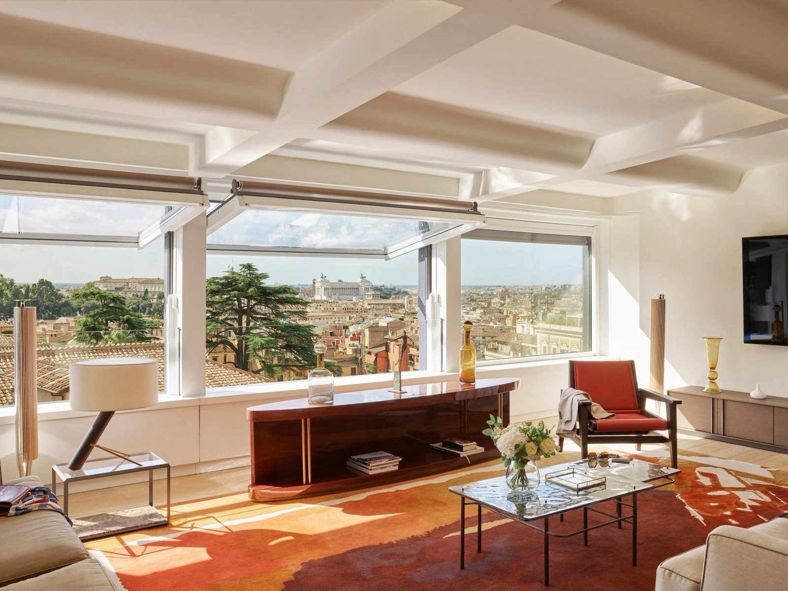 Le salon de la Bellavista Penthouse Suite de l’Hotel Eden, à Rome