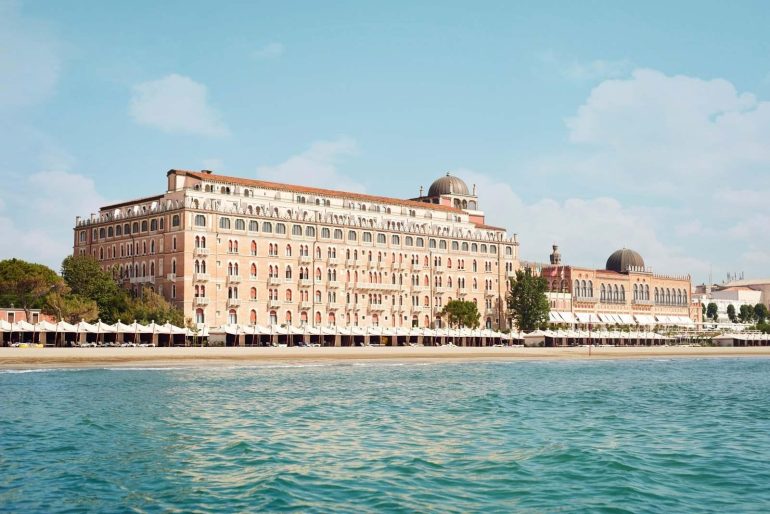 Hotel Excelsior Venice Lido: el pantalán donde la Mostra de Venecia 2026 desembarca a sus estrellas
