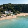 Vue aérienne du Domes of Corfu, resort de plage du portefeuille Hotel Investment Partners en Grèce