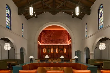 Nef de l'ancienne église de 1931 de l'hôtel Lucile à Silver Lake, Los Angeles, devenue le restaurant Sous Sous