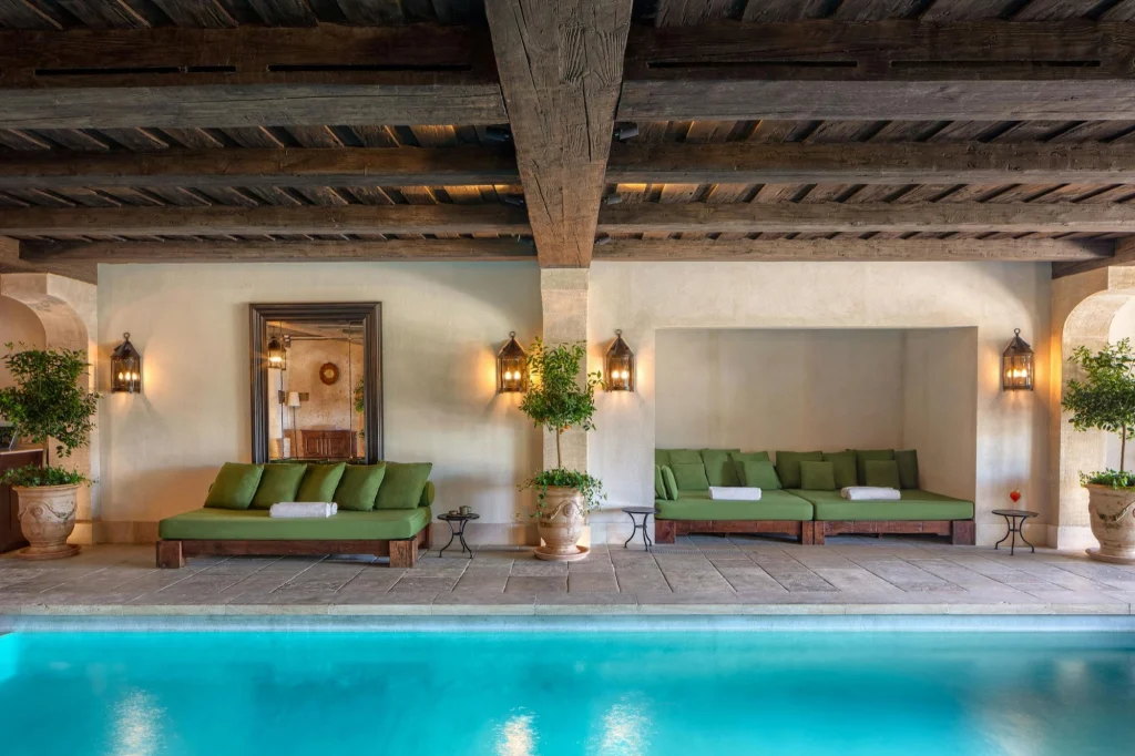 Hôtel spa en Provence : nos 10 adresses, des 2 000 m² du Luberon au spa voûté d&rsquo;Arles
