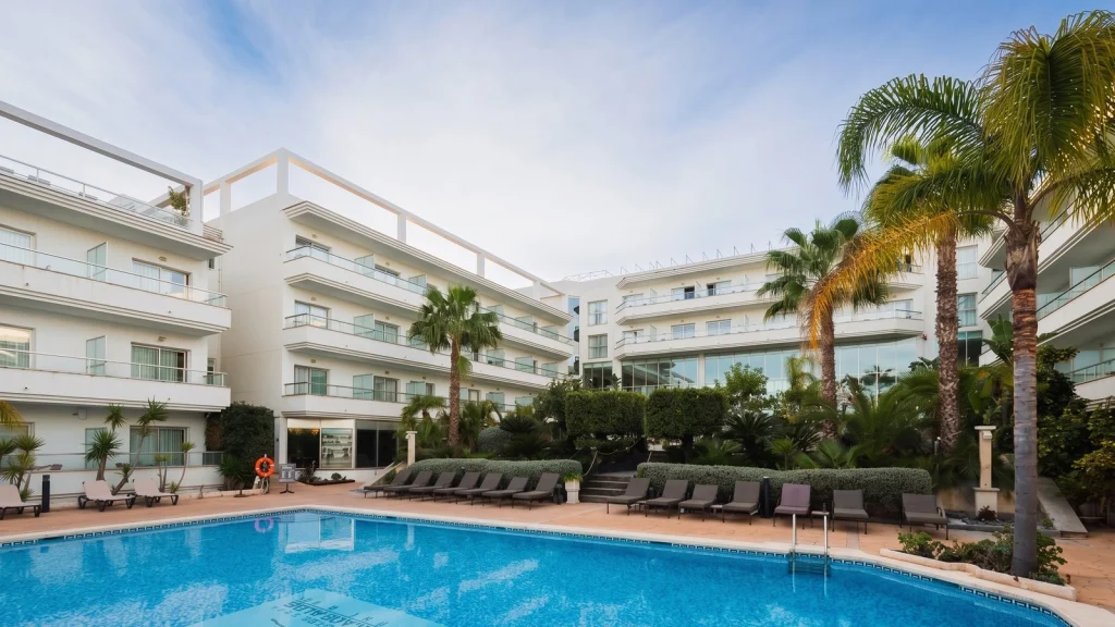El hotel Sun Palace Albir cambia de manos: 216 habitaciones y 2,7 M€ en obras