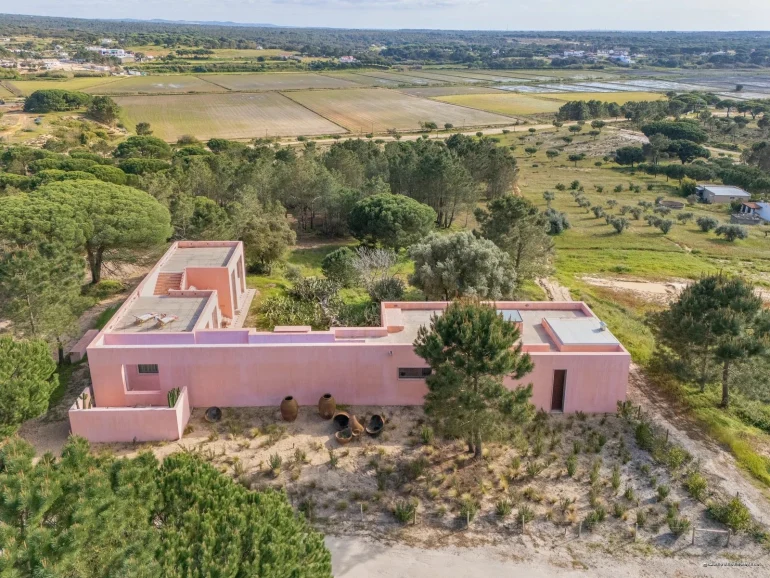 L’hôtel Vermelho de Christian Louboutin à Melides : La Salvada, sa villa rose, et la Maison des Bateaux
