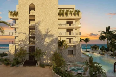 Le Kimpton Tres Rios Riviera Maya vu depuis la plage au coucher du soleil, au Mexique