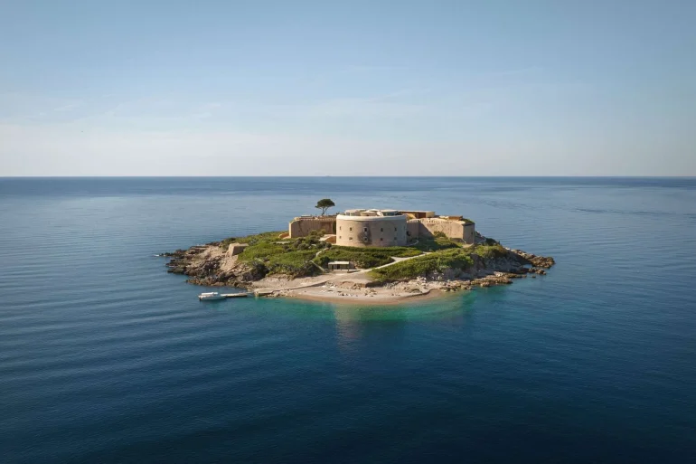 L'îlot fortifié de Mamula, à l'entrée des bouches de Kotor au Monténégro