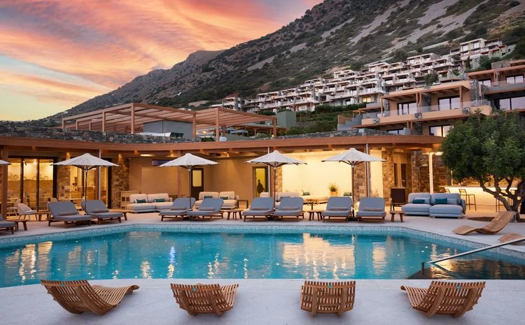 Le resort Cayo Exclusive à Elounda rejoint Mar-Bella Collection : 117 clés face à Spinalonga, réouverture le 22 avril 2027