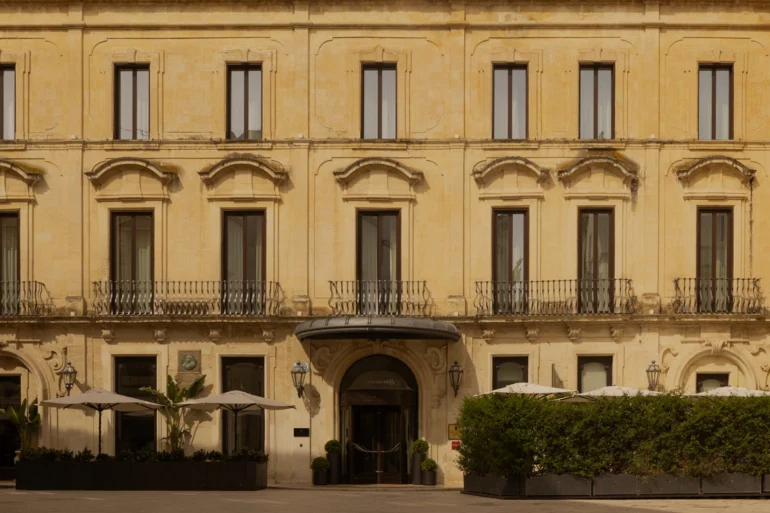 La façade baroque du Patria Palace, à Lecce, dans les Pouilles