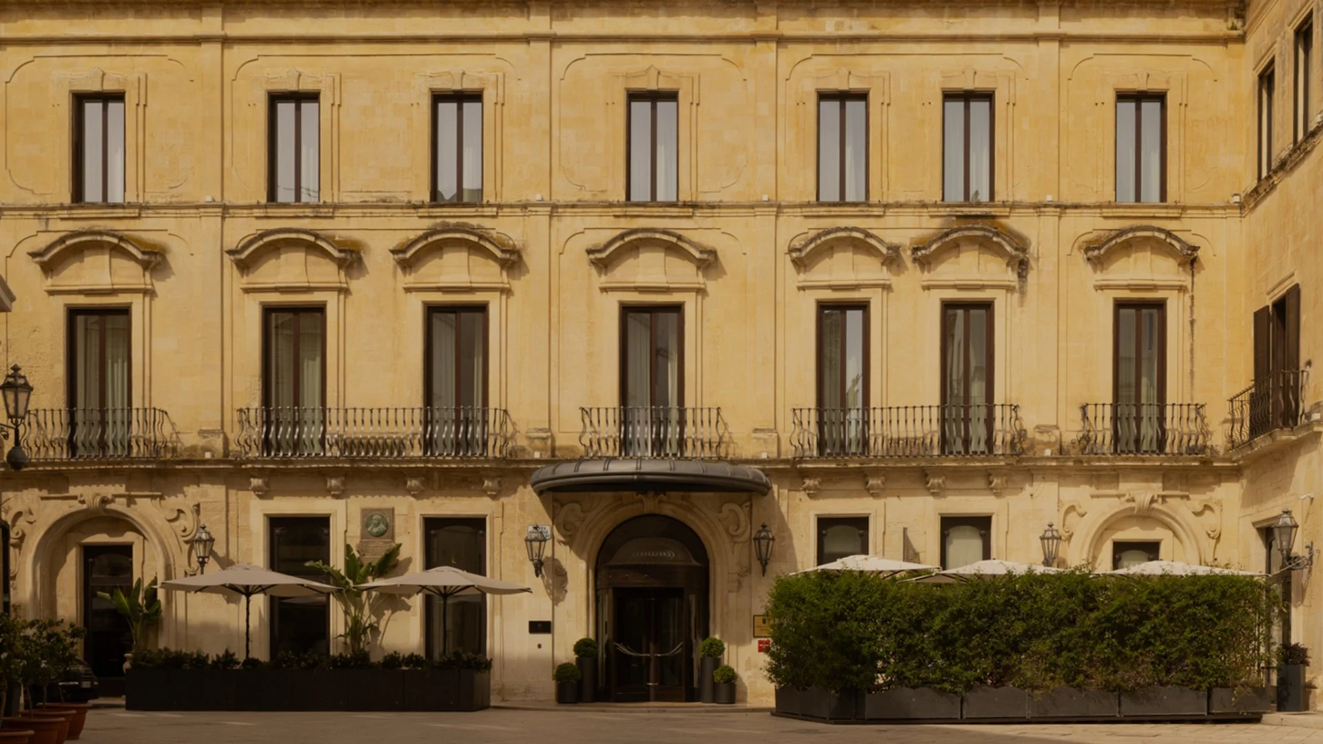 La façade baroque du Patria Palace, à Lecce, dans les Pouilles