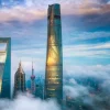 La tour de Shanghai au-dessus des nuages, où Jin Jiang exploite le J Hotel Shanghai Tower