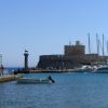 Le port Mandraki à Rhodes, en Grèce