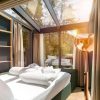Chalet de verre des Skyview Chalets au bord du lac de Dobbiaco, Dolomites