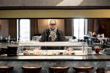 Le comptoir à sushis du restaurant Morimoto, au Mondrian Bordeaux Les Carmes
