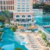 Vue aérienne du Monte-Carlo Bay Hotel & Resort et de son lagon, à Monaco