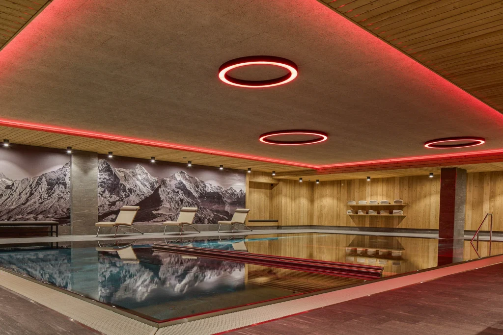 El hotel Sunstar Grindelwald reabre su espacio acuático frente al Eiger por su 55 aniversario: 1.200 m² de spa y una cama de burbujas