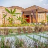 Les villas au toit de chaume du Taj Tadoba Resort & Spa, en lisière de la réserve de Tadoba-Andhari