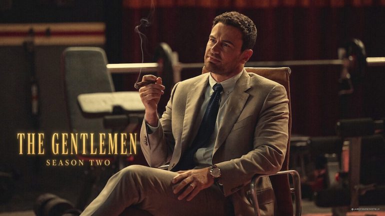 Theo James dans le rôle d'Eddie Horniman, affiche de la saison 2 de The Gentlemen
