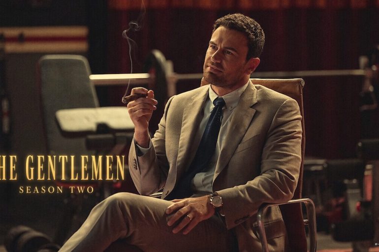 Theo James dans le rôle d'Eddie Horniman, affiche de la saison 2 de The Gentlemen