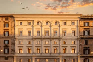 Rendu de la façade de The Meliá Collection Rome sur la Via XX Settembre au coucher du soleil