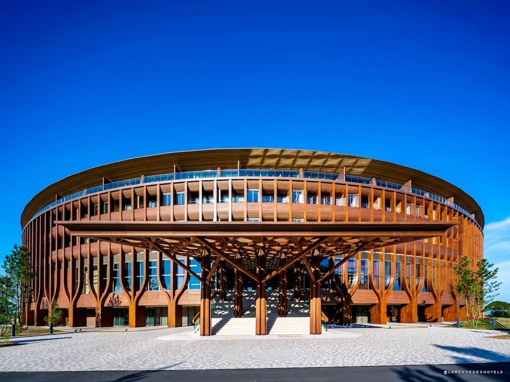 Le retreat THE PASONA natureverse, signé Shigeru Ban, sur l'île d'Awaji au Japon